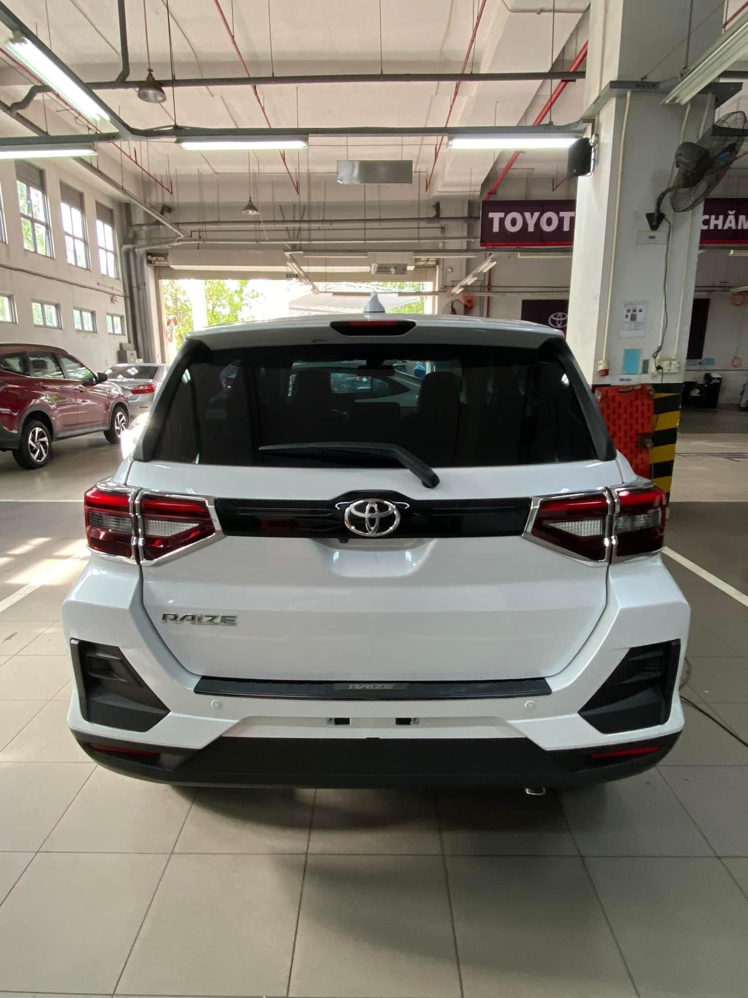 Ốp tay mở cốp sau Raize